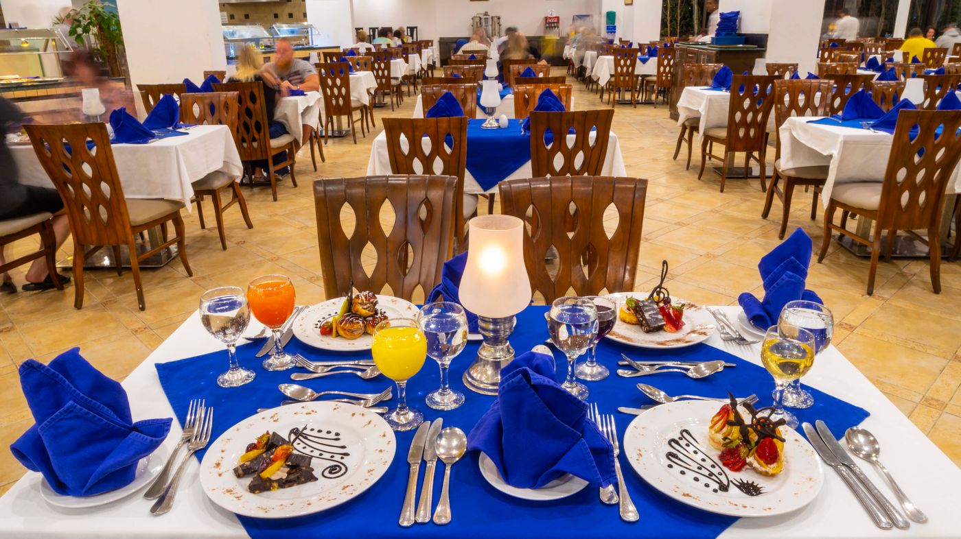 Elphistone-Resort-Restaurant-48