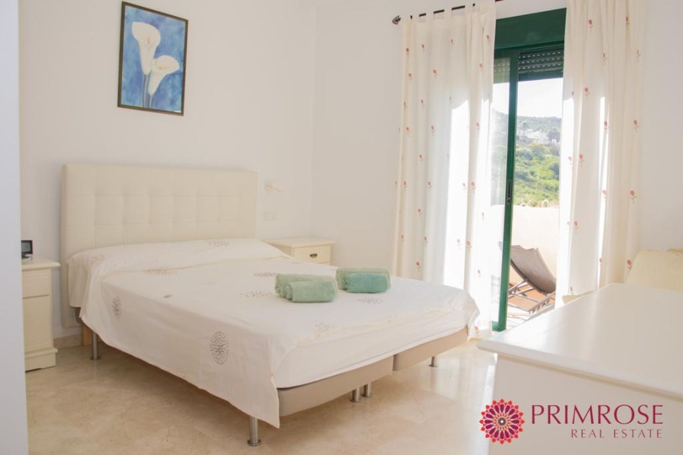 La-Almadraba-Apartments-Room-10