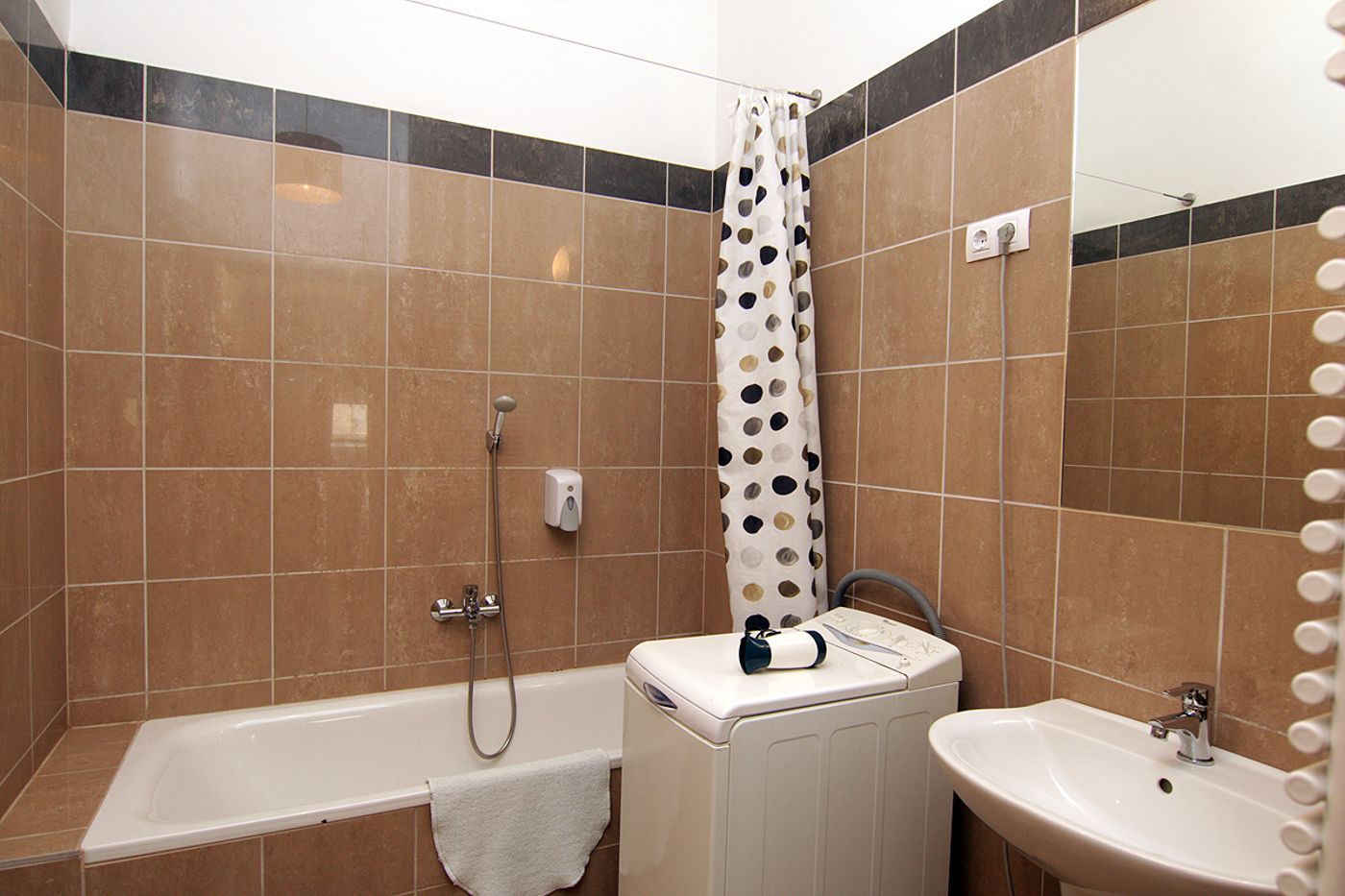 Gozsdu-Court-Room-32