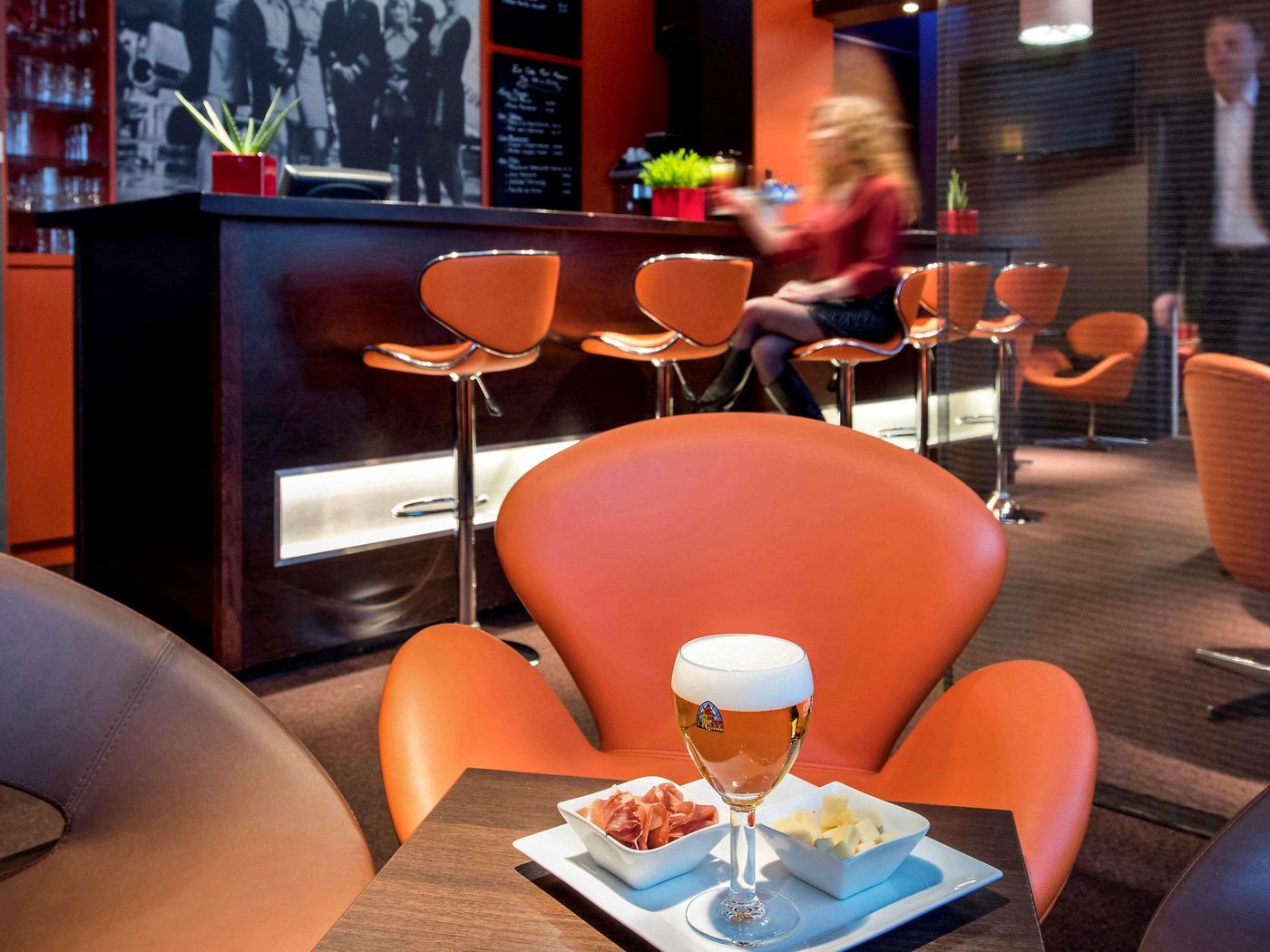 ibis-Luxembourg-Aeroport-Bar-16