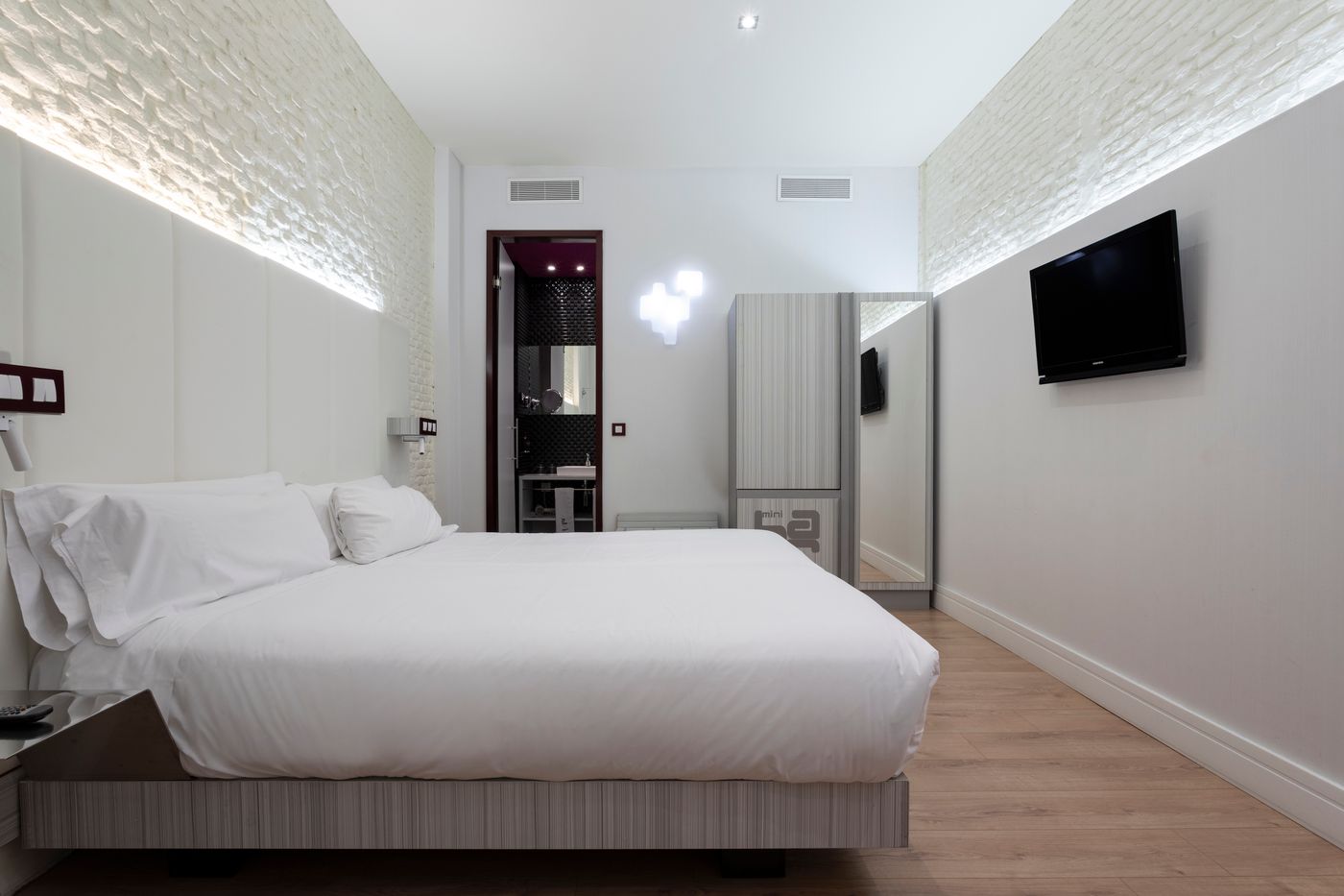 Petit-Palace-Lealtad-Plaza-Room-37