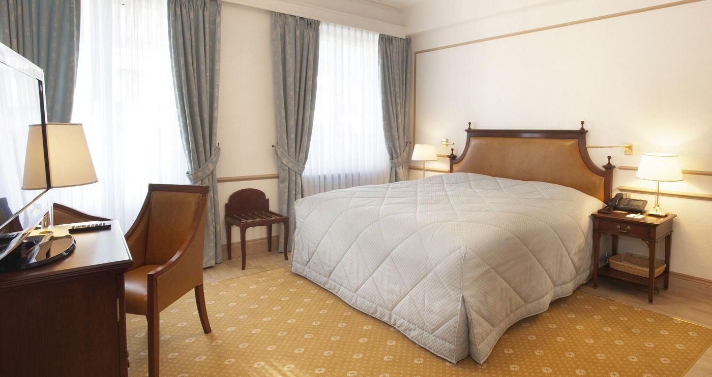 Grand-Hotel-Cravat-Room-13