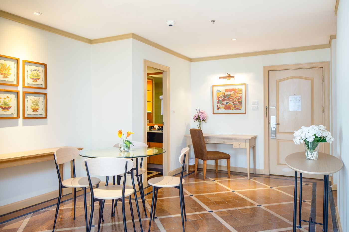 Riverfront-Bangkok-Room-13