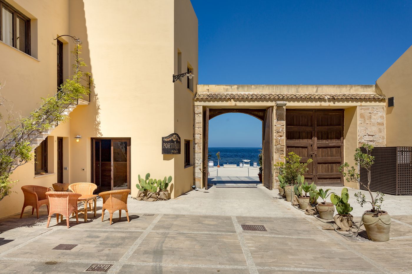 La-Tonnara-di-Bonagia-Lobby-6