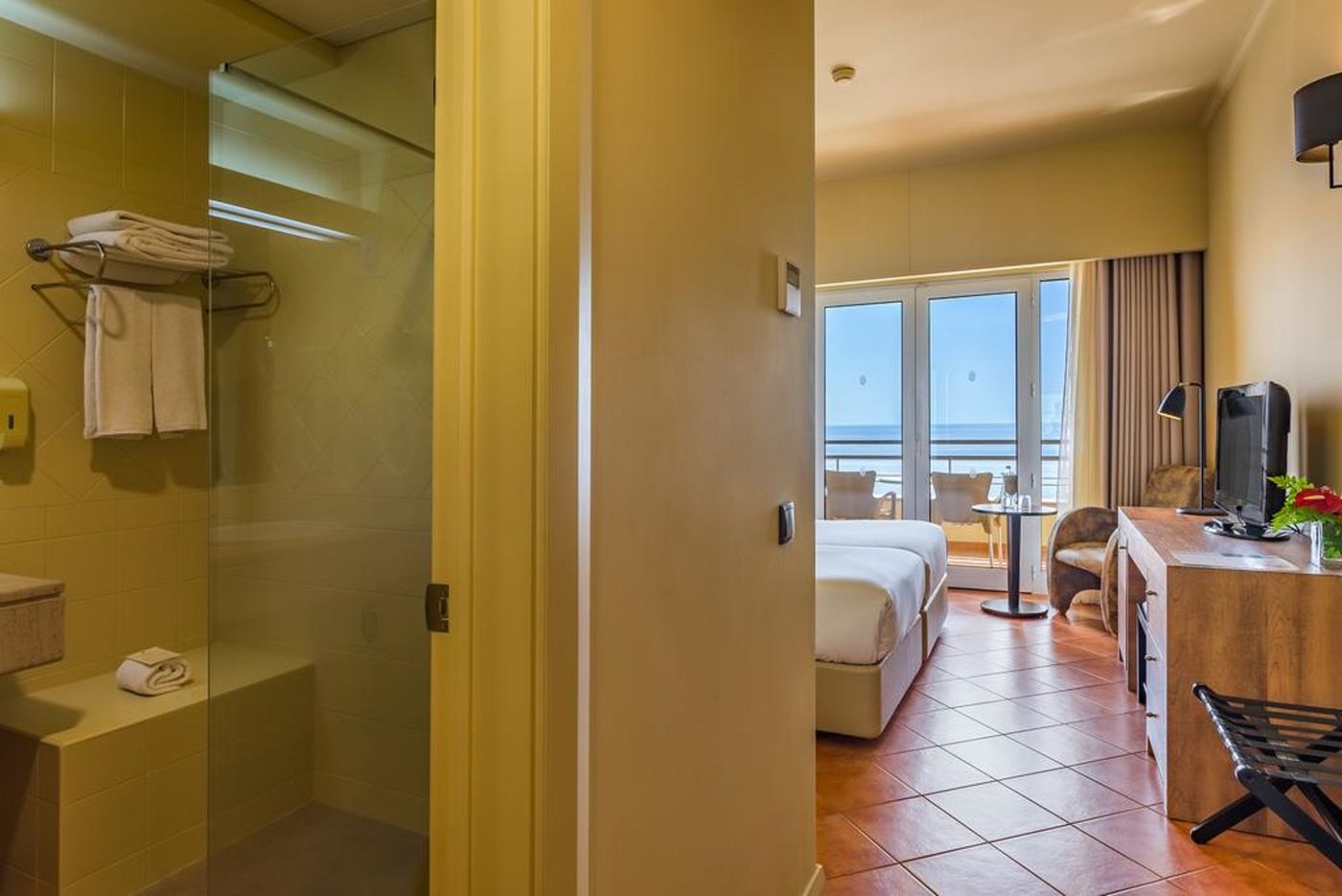 Calheta-Beach-Hotel-Room-18
