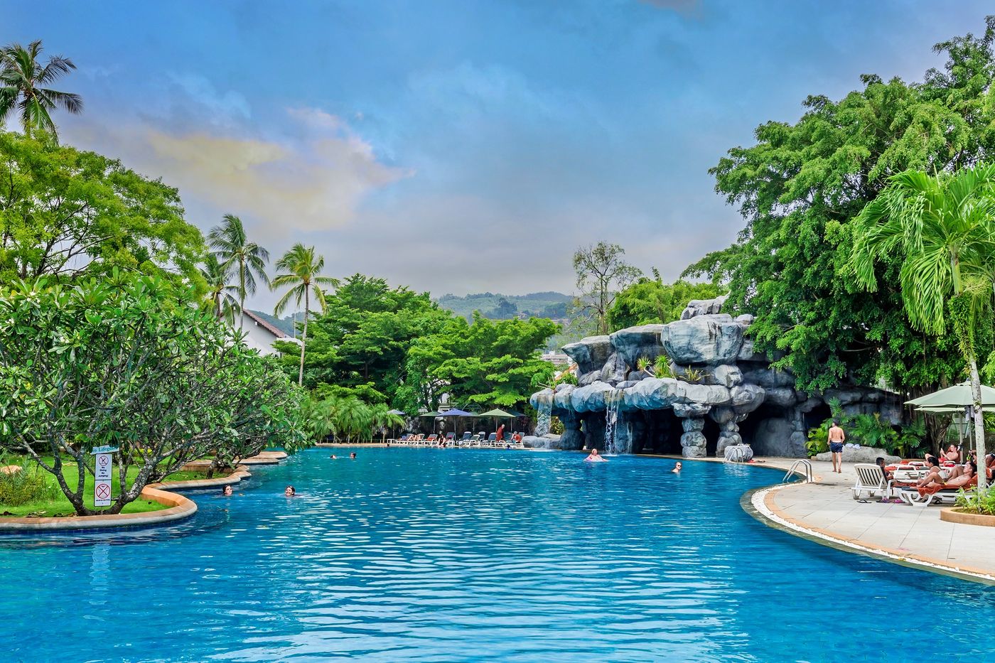 Duangjitt-Resort-Pool-2