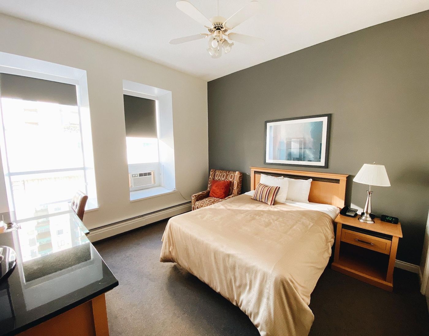 The-Met-New-Westminster-Room-9
