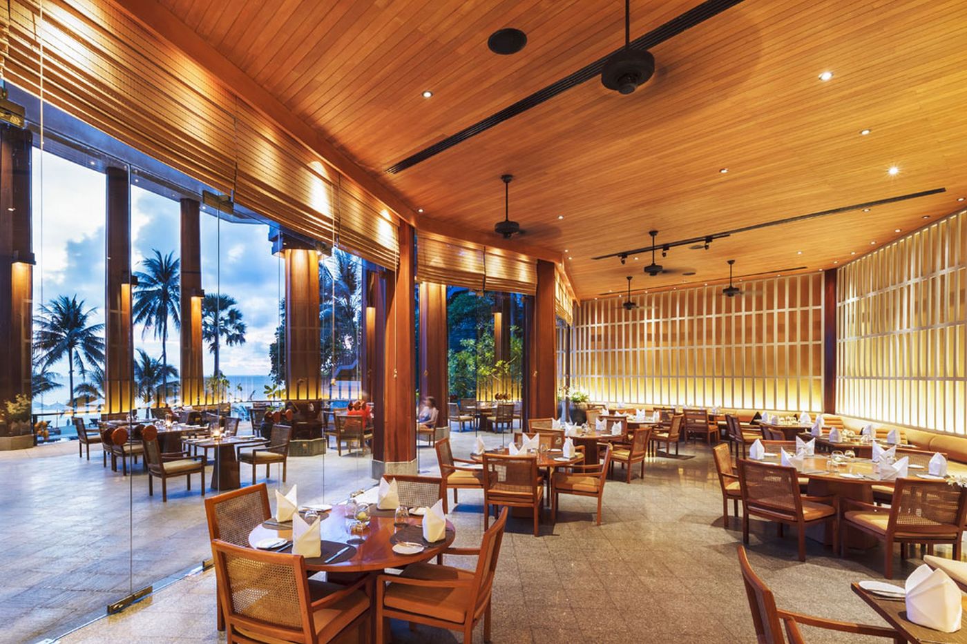 The-Surin-Phuket-Restaurant-40