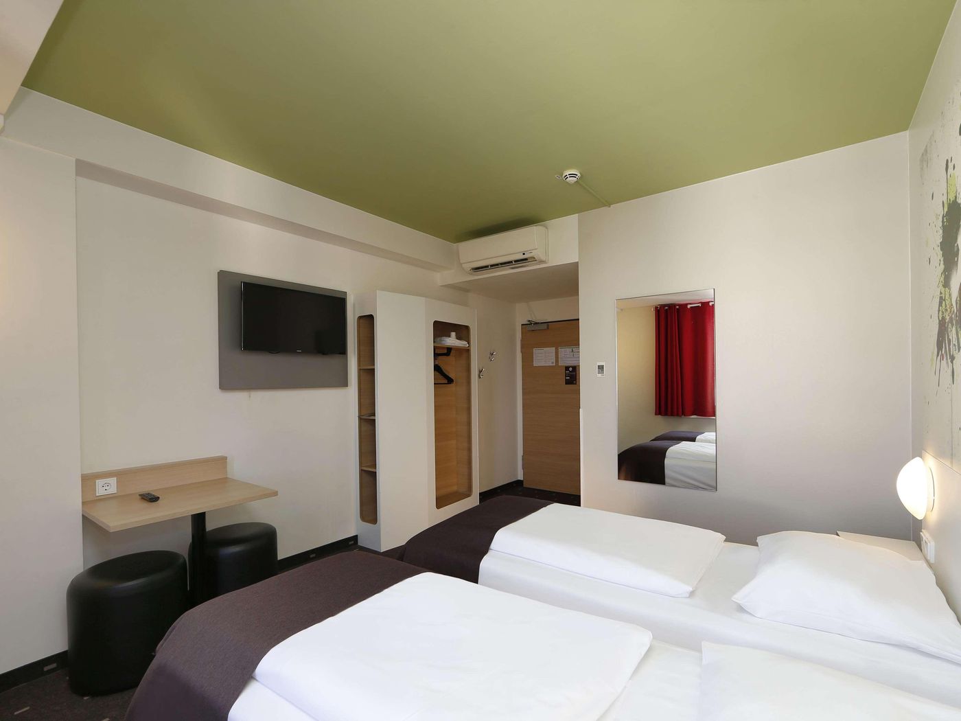 B-B-Hotel-Berlin-Potsdamer-Platz-Room-18