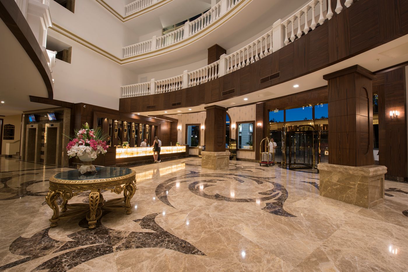 Oz-Hotels-Sui-Lobby-23