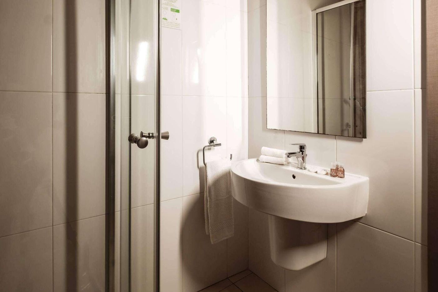 Hotel-115-The-Strand-Hotel-and-Suites-Room-41