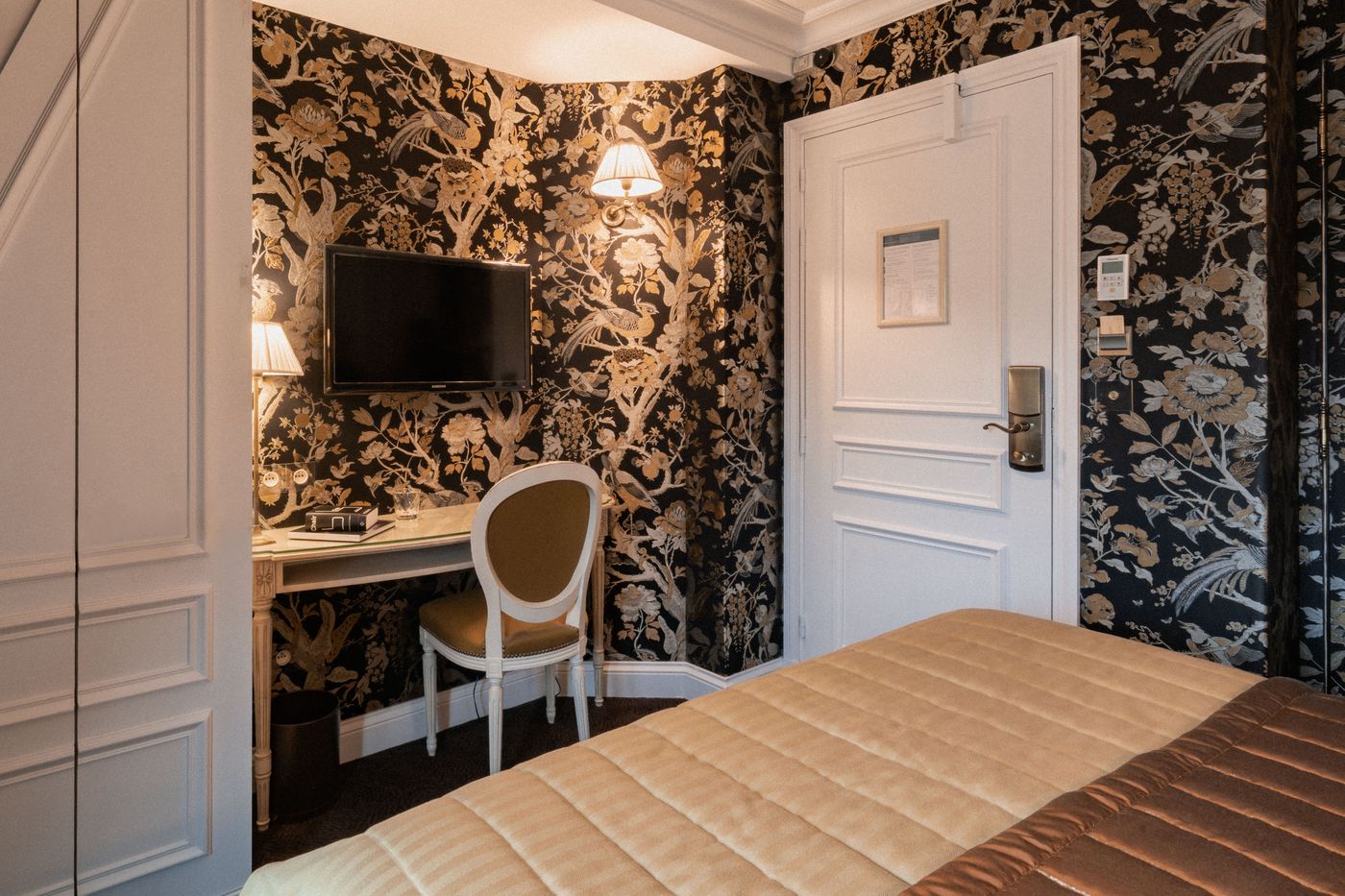 De Buci-France-PARIS-Room-7