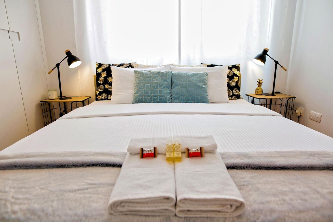 Industrial-Lisbon-Apartment---Adults-Only-Room-18