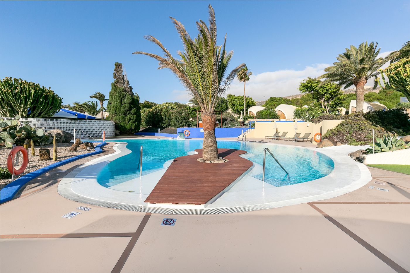 Risco-del-Gato-Suites-LIVVO-Senses-Collection-Pool-4