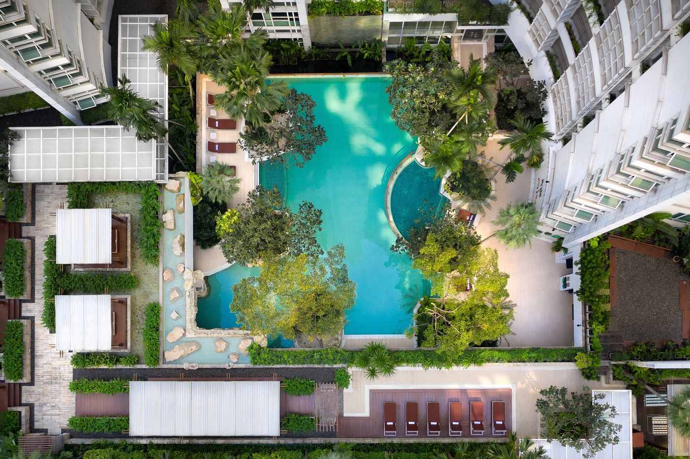 Dusit-Suites-Hotel-Ratchadamri--Bangkok-Pool-37
