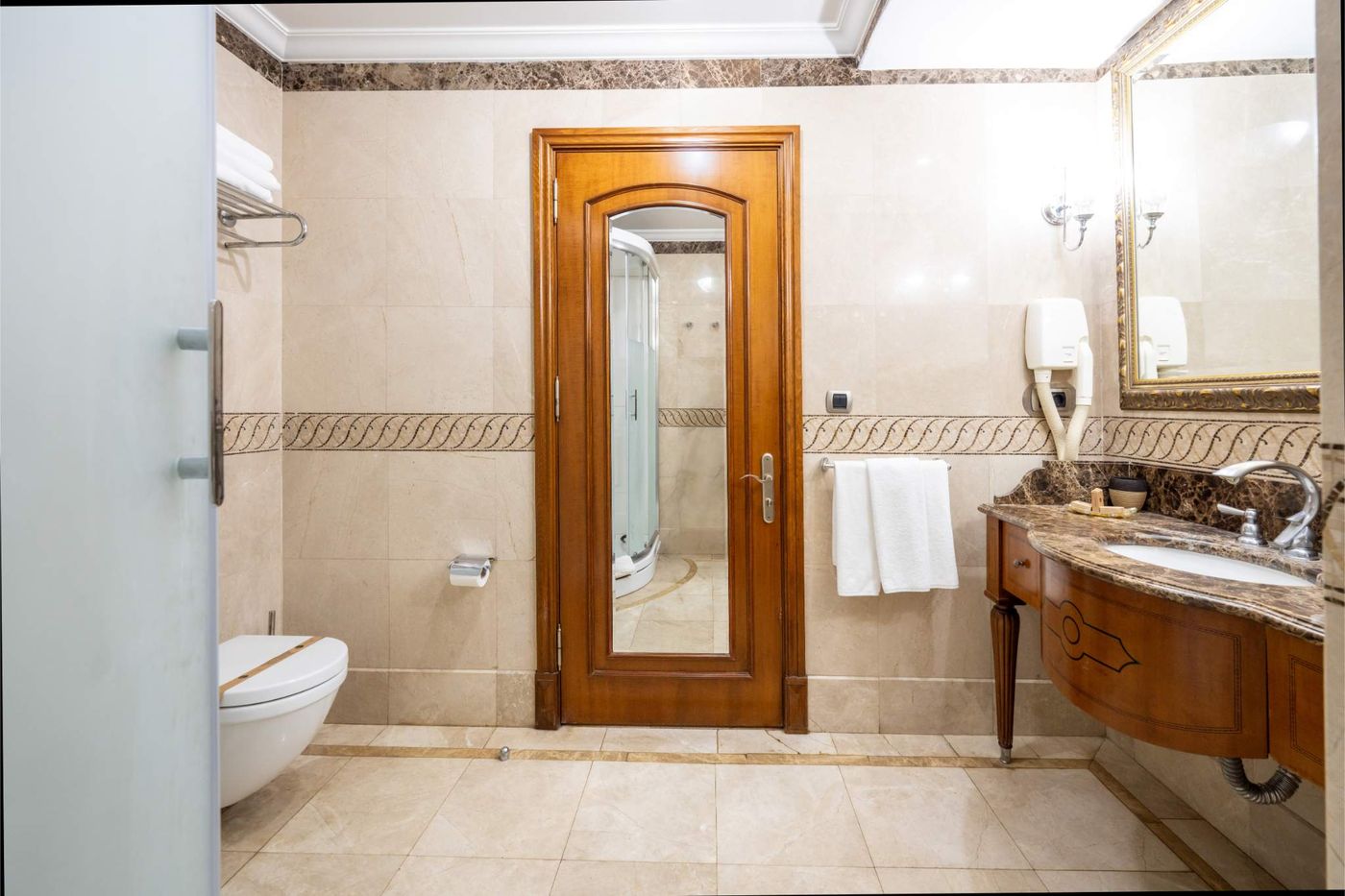 The-Central-Palace-Boutique-Room-35