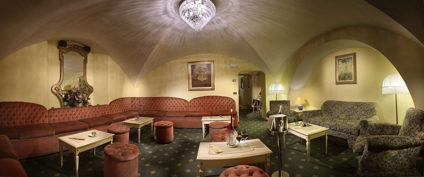 Grand-Hotel-Plaza-E-Locanda-Maggiore-Bar-11