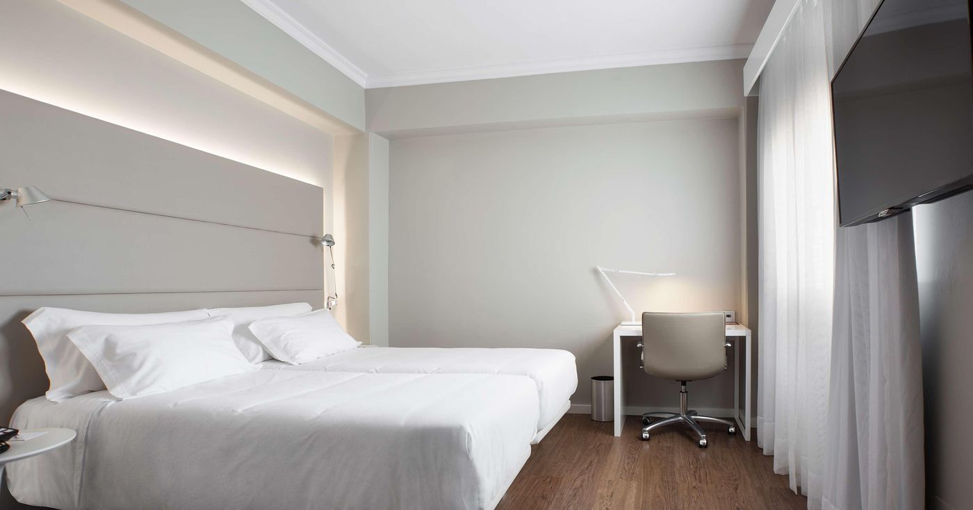 NH-Las-Palmas-Playa-las-Canteras-Room-10