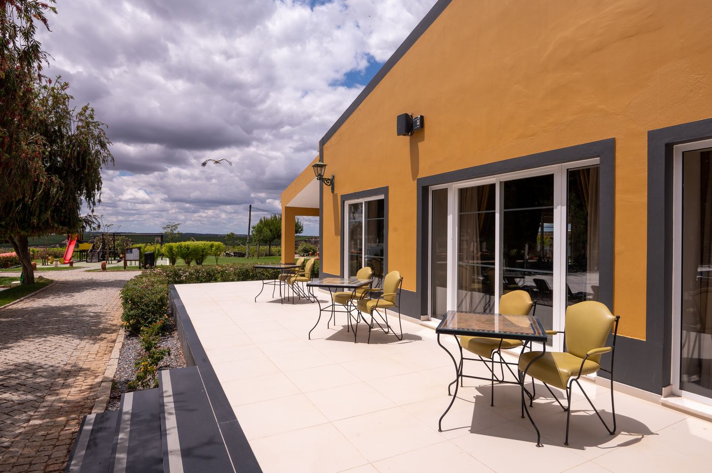 Vila-Gale-Alentejo-Vineyards--Clube-de-Campo--Terrace-2