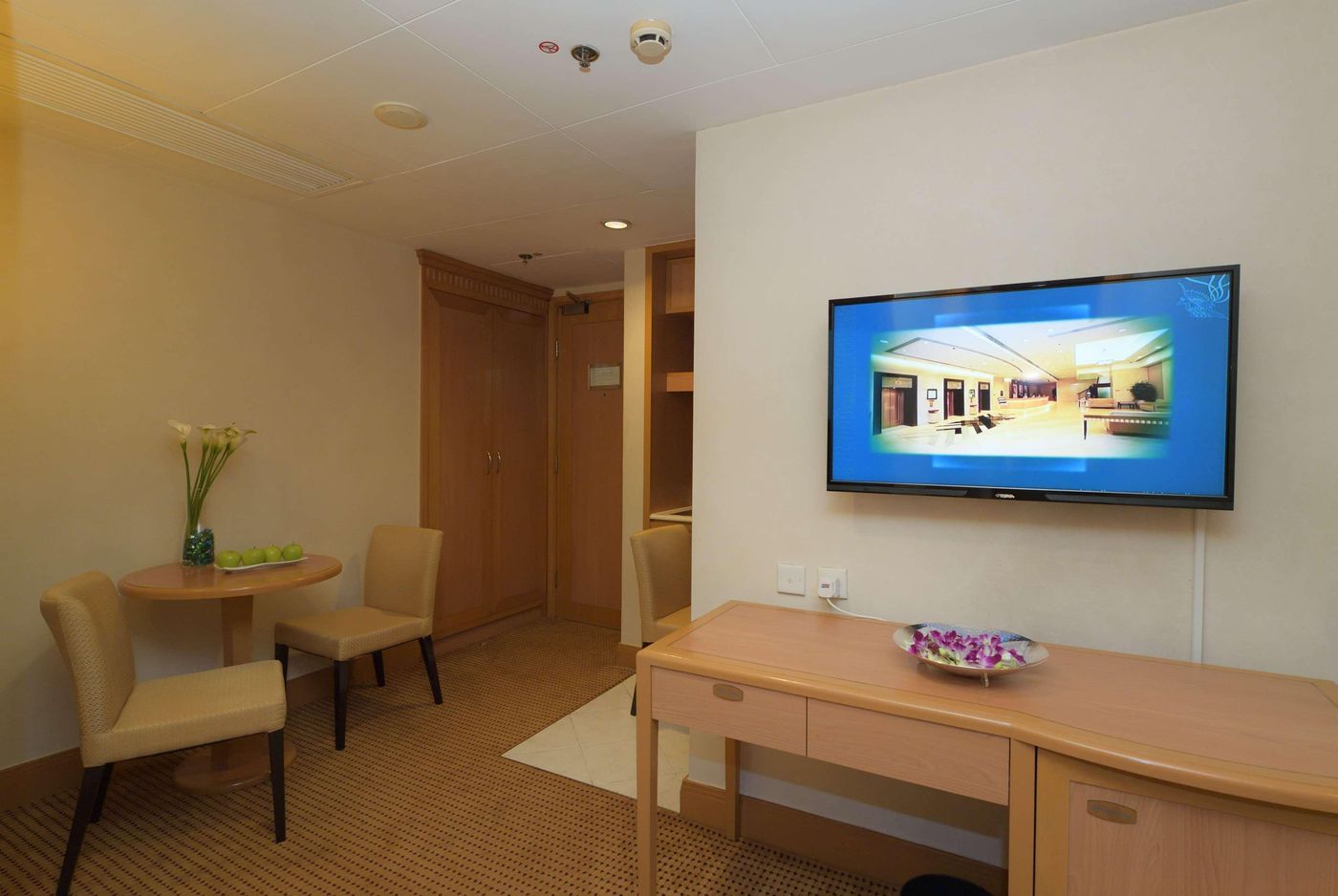 Ramada-Hong-Kong-Grand-View-Room-24