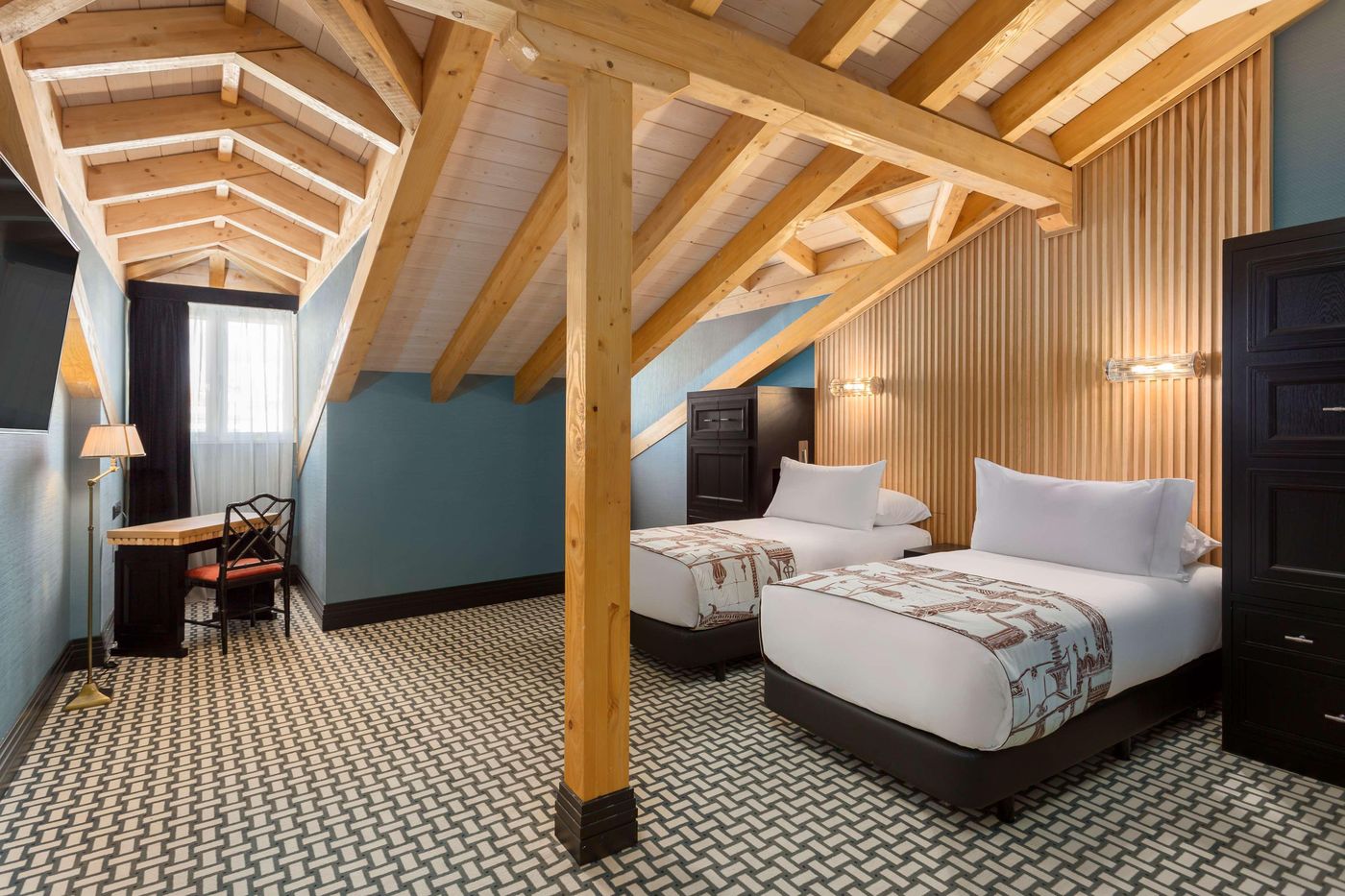 Room-Mate-Alba-Room-5