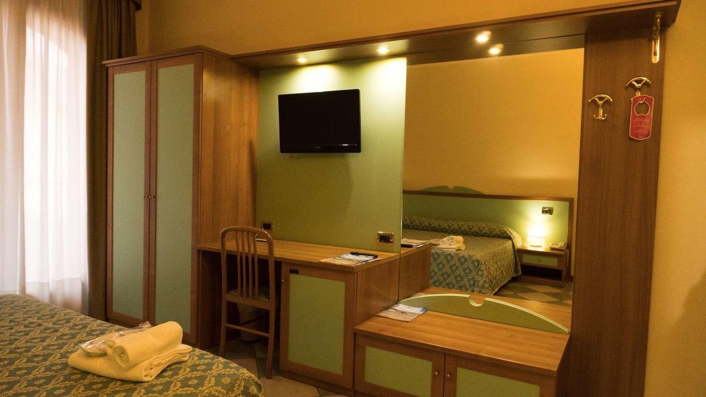 Hotel-Villa-Elena-Room-21