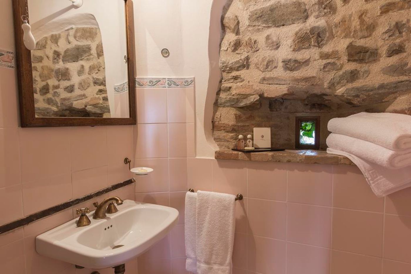 Castello di Petrata-Italy-Assisi-Room-7