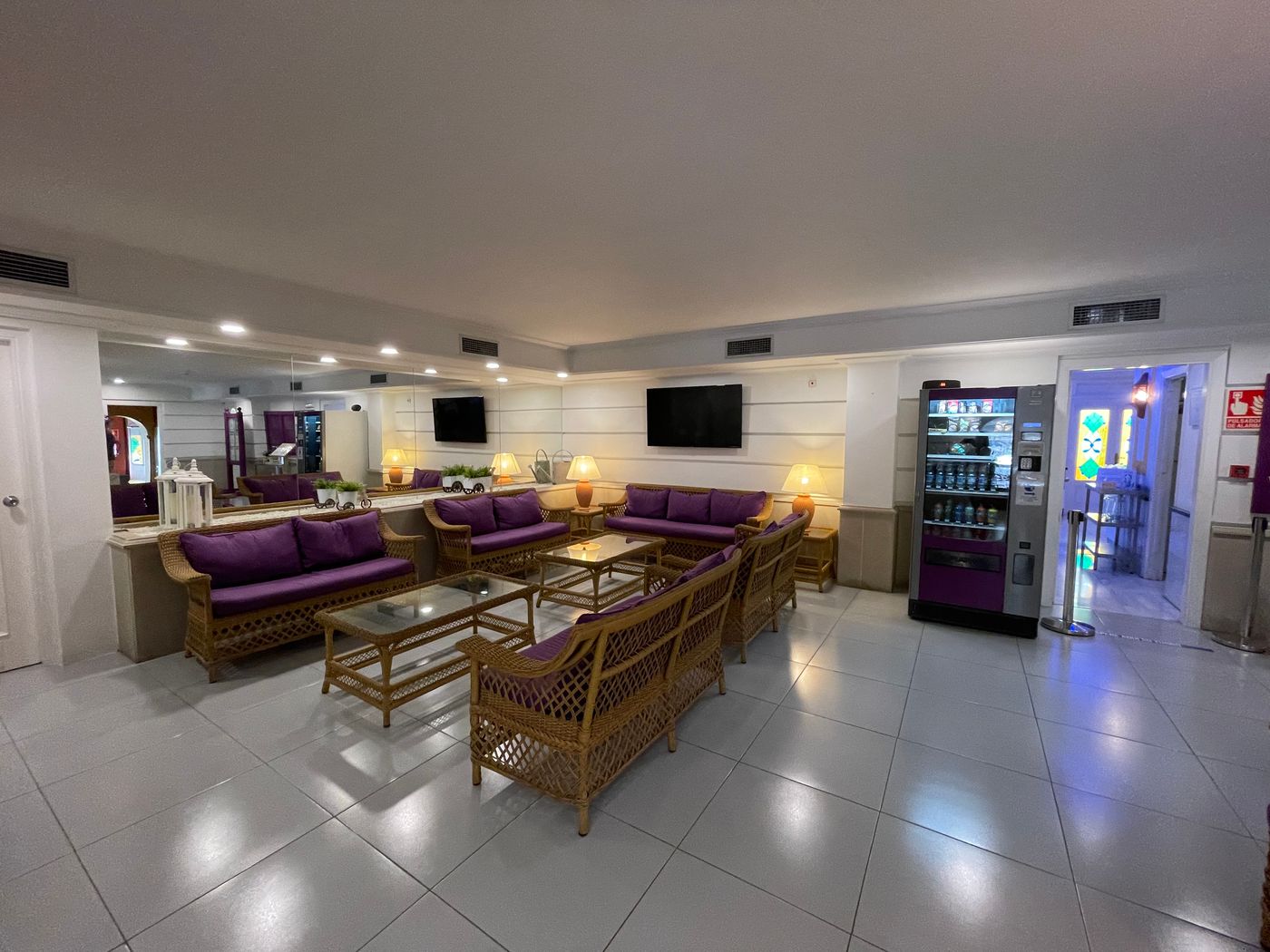 Plaza-Cavana-Lobby-71