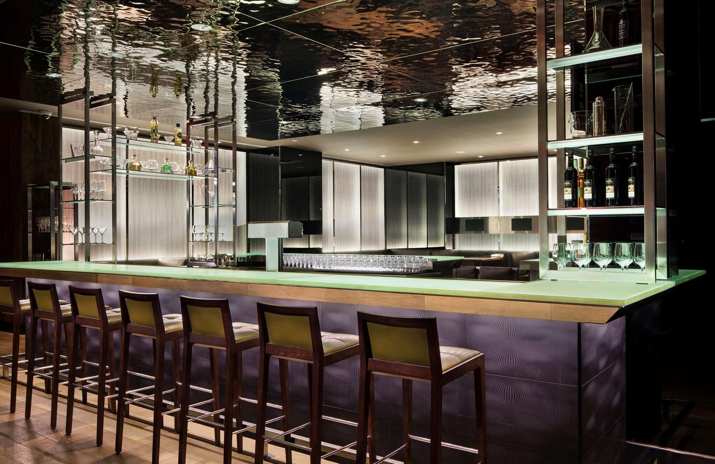 Hyatt-Regency-Vancouver-Bar-13