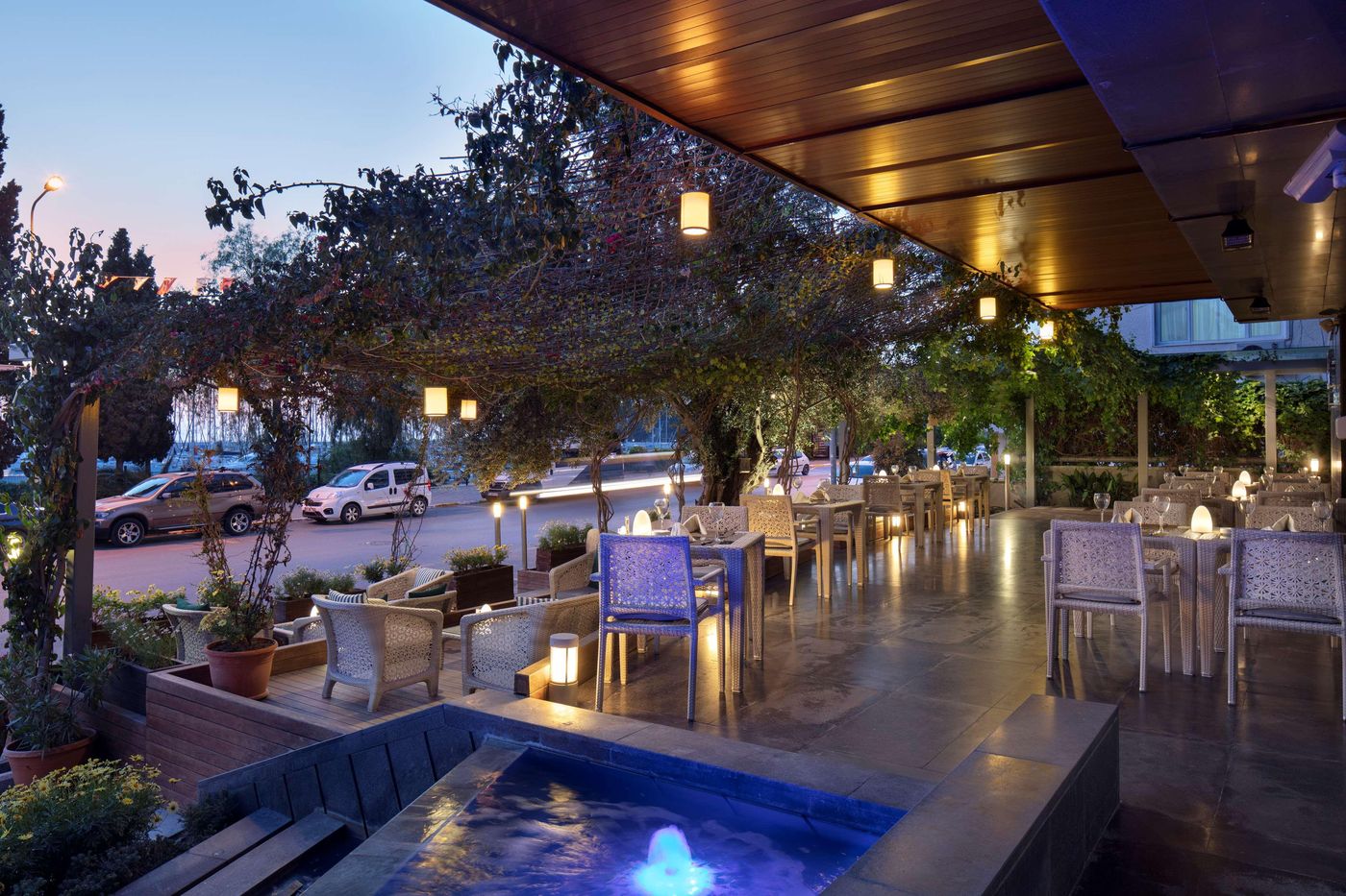 DoubleTree-by-Hilton-Kusadasi-Restaurant-10