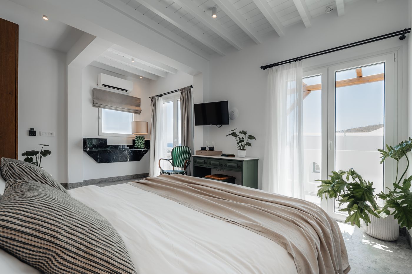 Pelican-Bay---Art-Hotel-Room-19