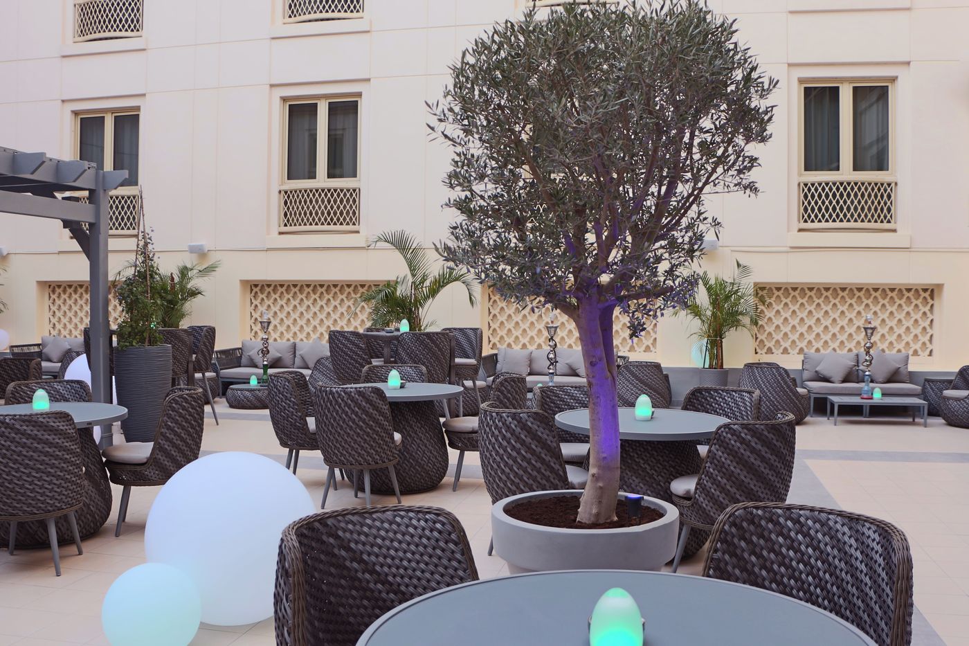 Movenpick-Bur-Dubai-Terrace-5