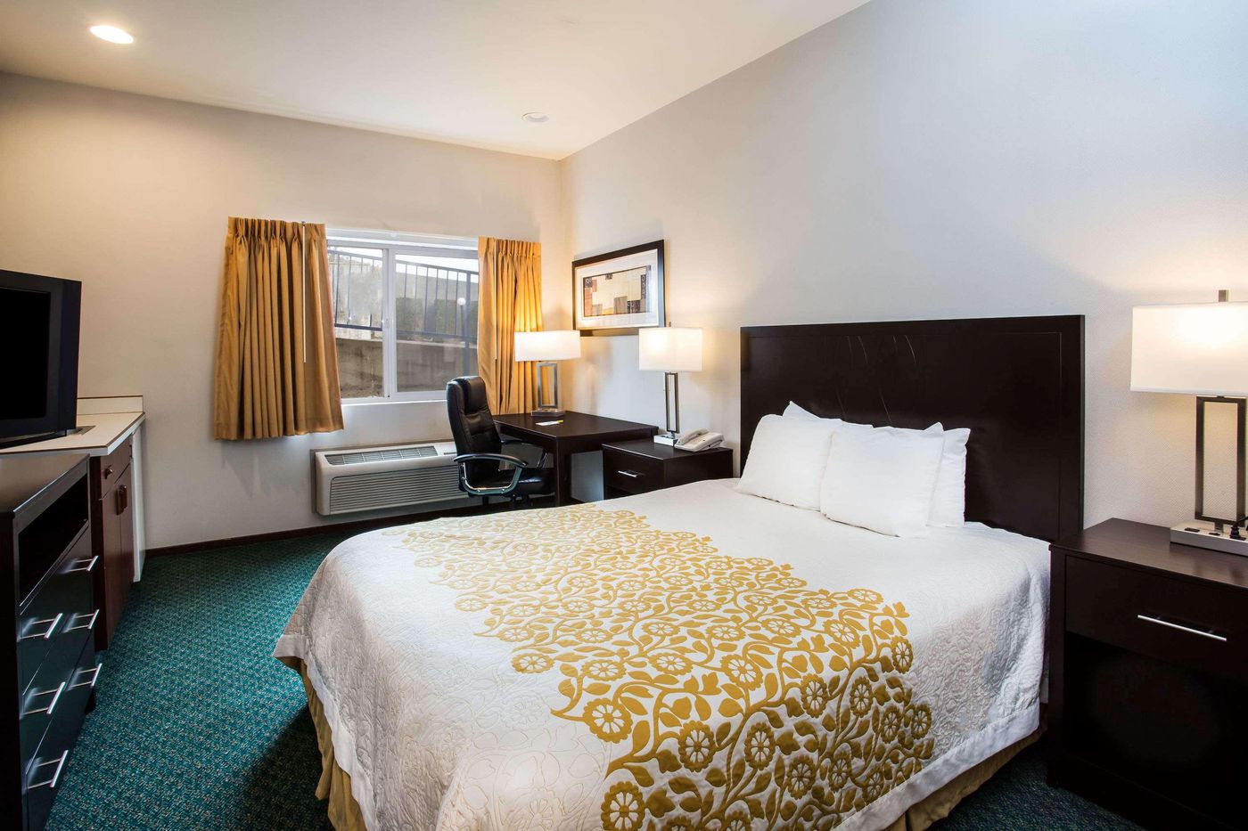 Days Inn by Wyndham Seattle Aurora-United States-SEATTLE-Room-6