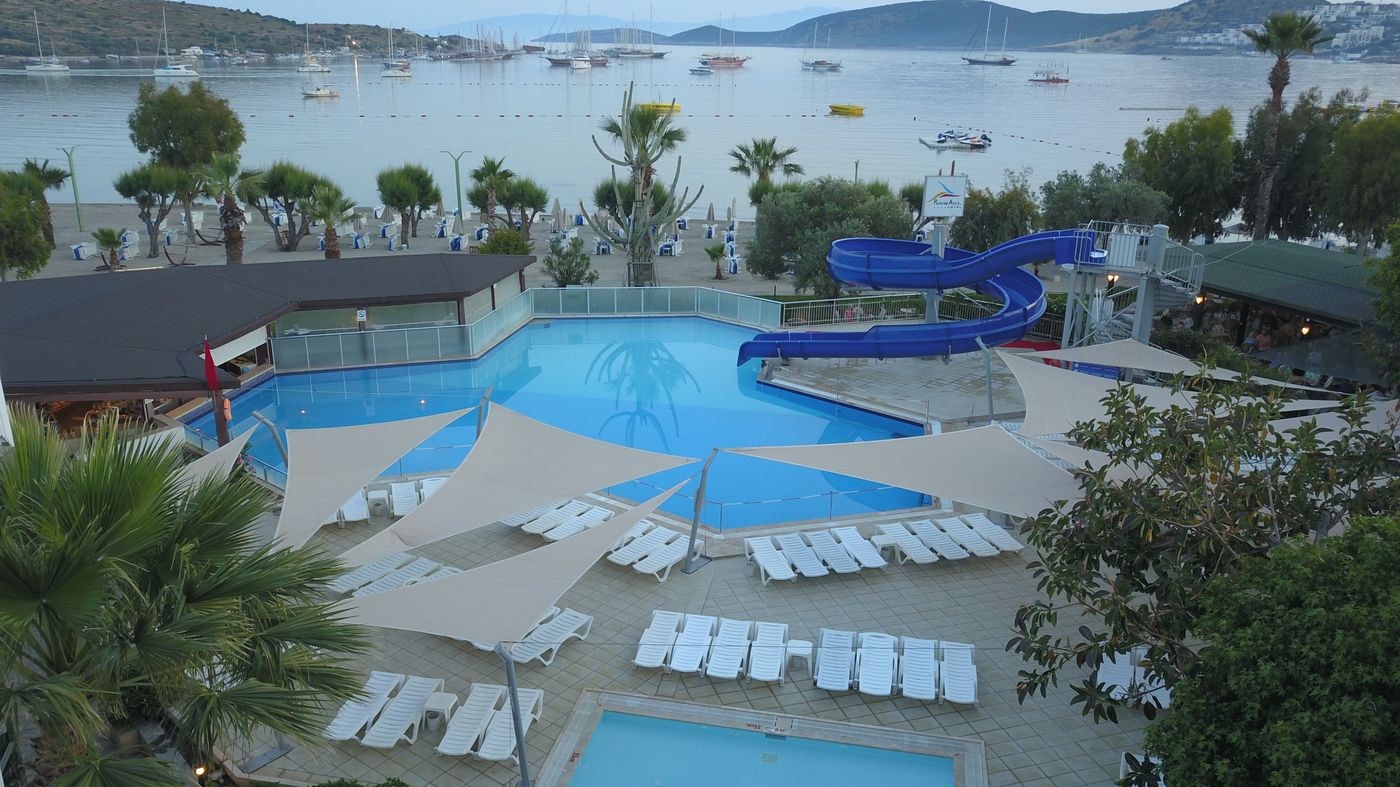 Parkim-Ayaz-Hotel-Pool-9