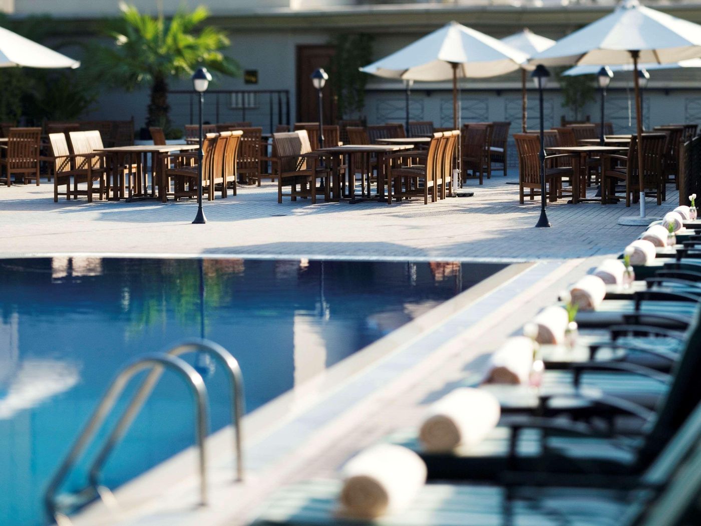 Movenpick-Bur-Dubai-Pool-11