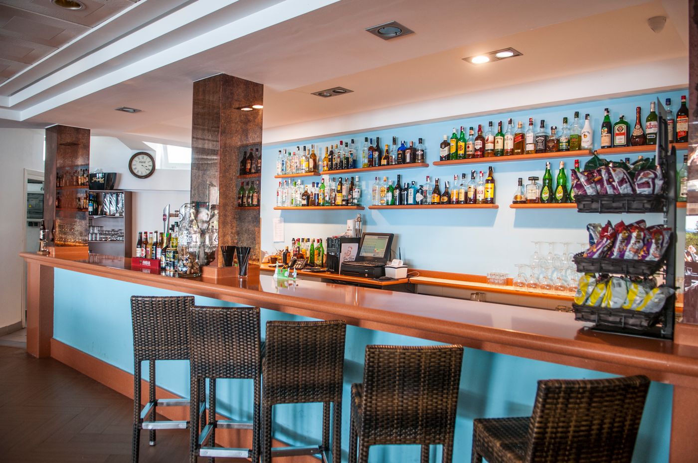 Hamilton-Court-Bar-47