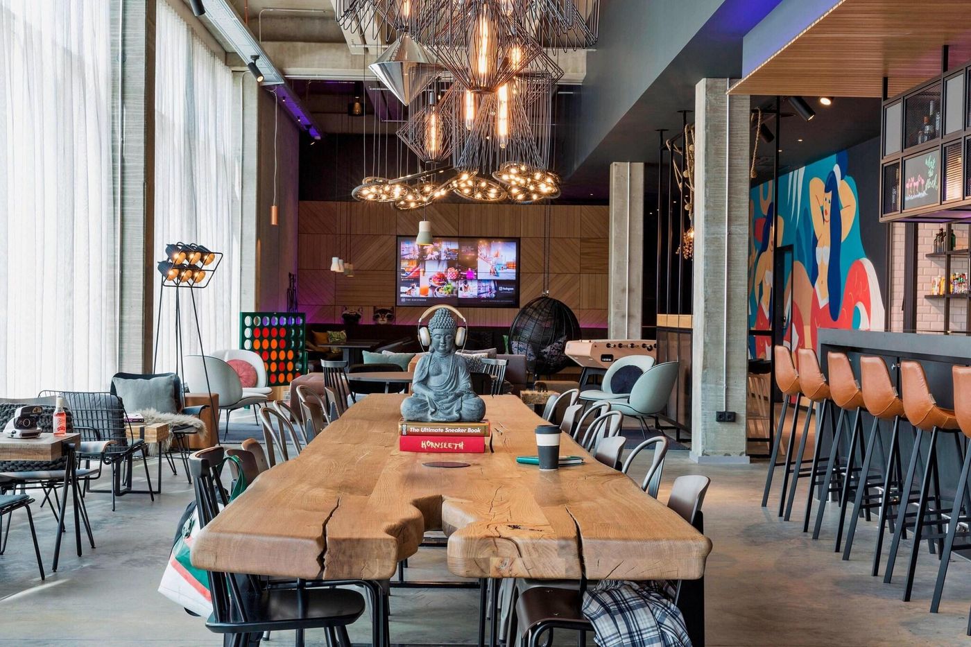 Moxy-Copenhagen-Sydhavnen-Lobby-15