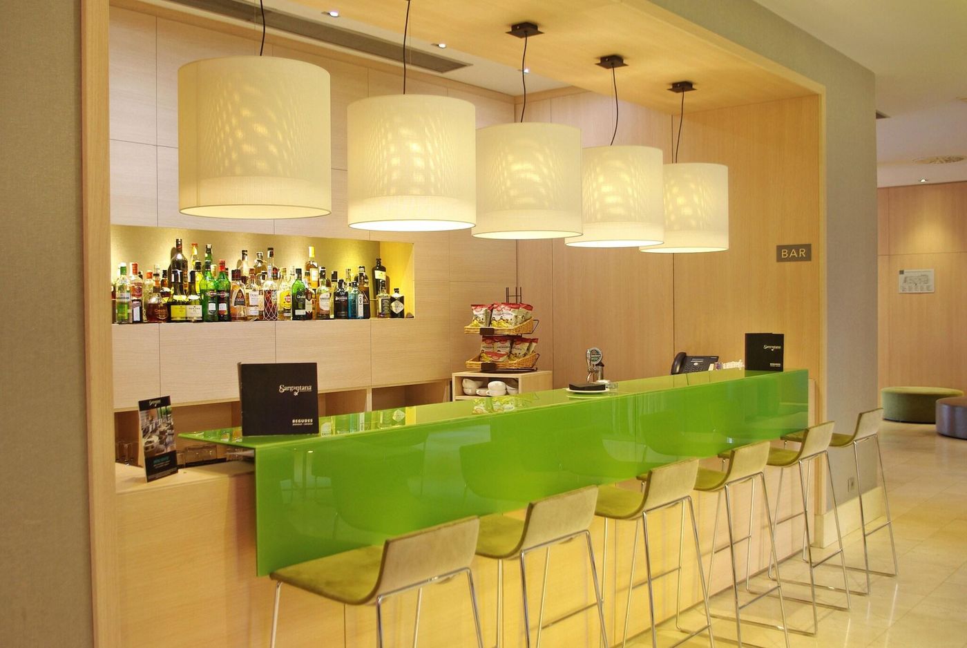 Doubletree-By-Hilton-Girona-Bar-40