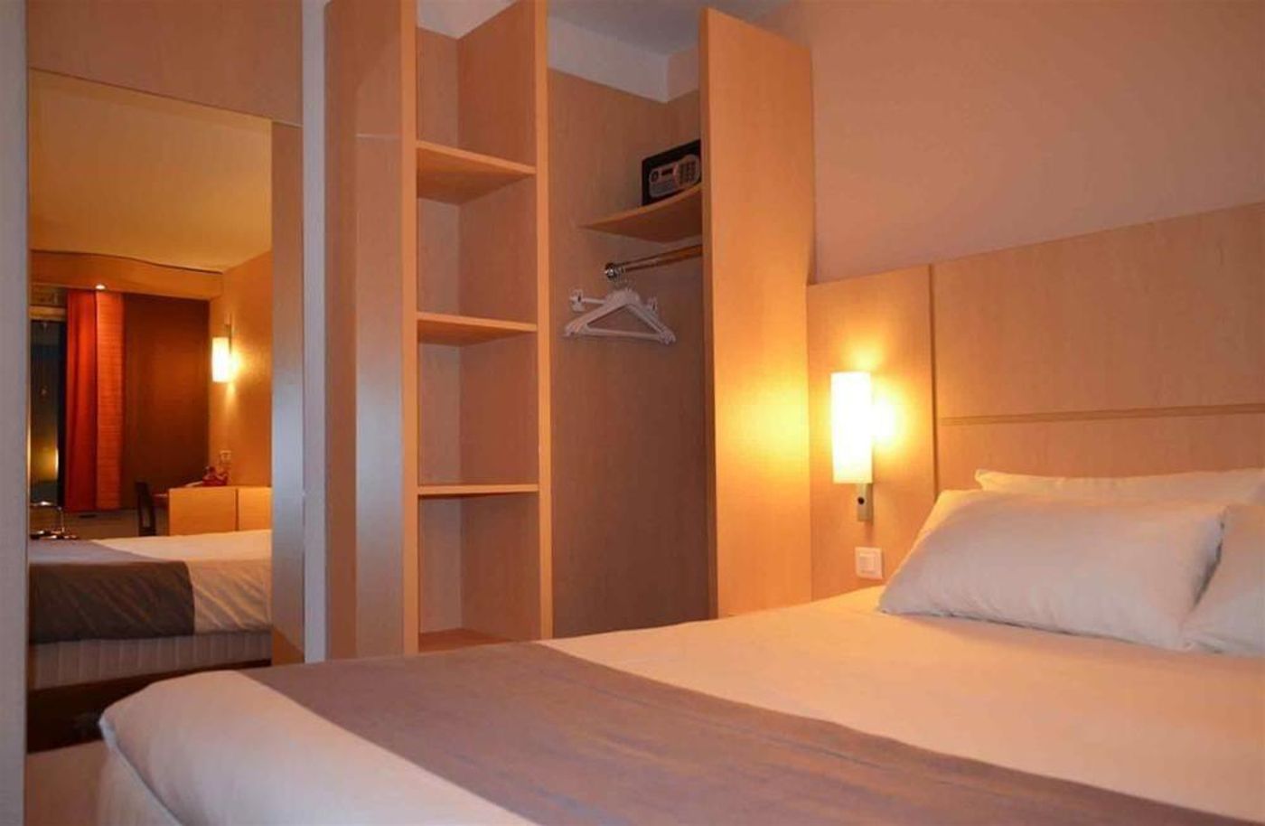 ibis-Cannes-Centre-General-view-16