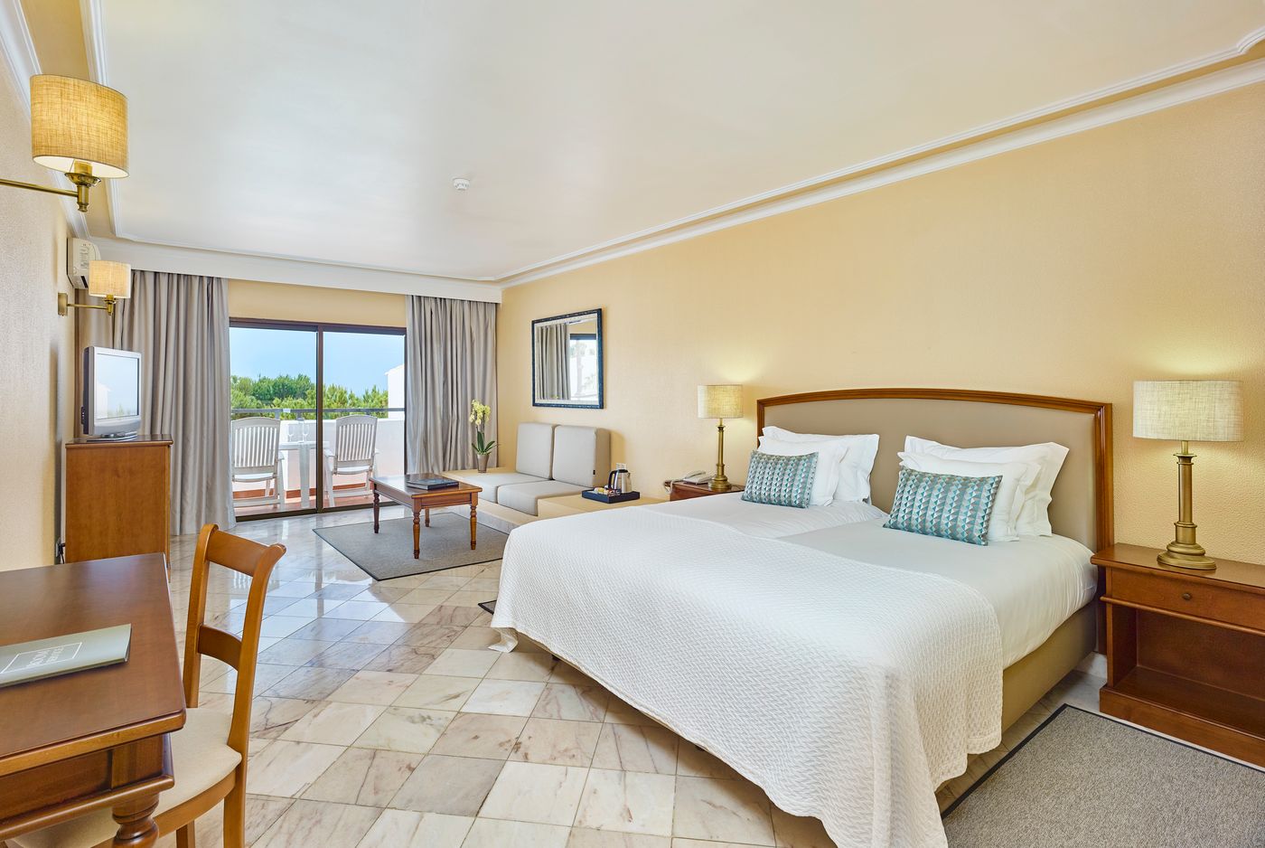 Ria-Park-Garden-Room-14