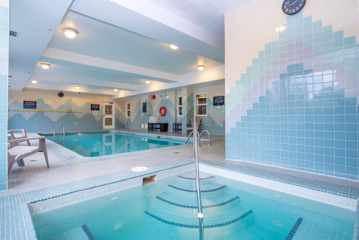 Sandman-Hotel-Vancouver-Airport-Pool-45