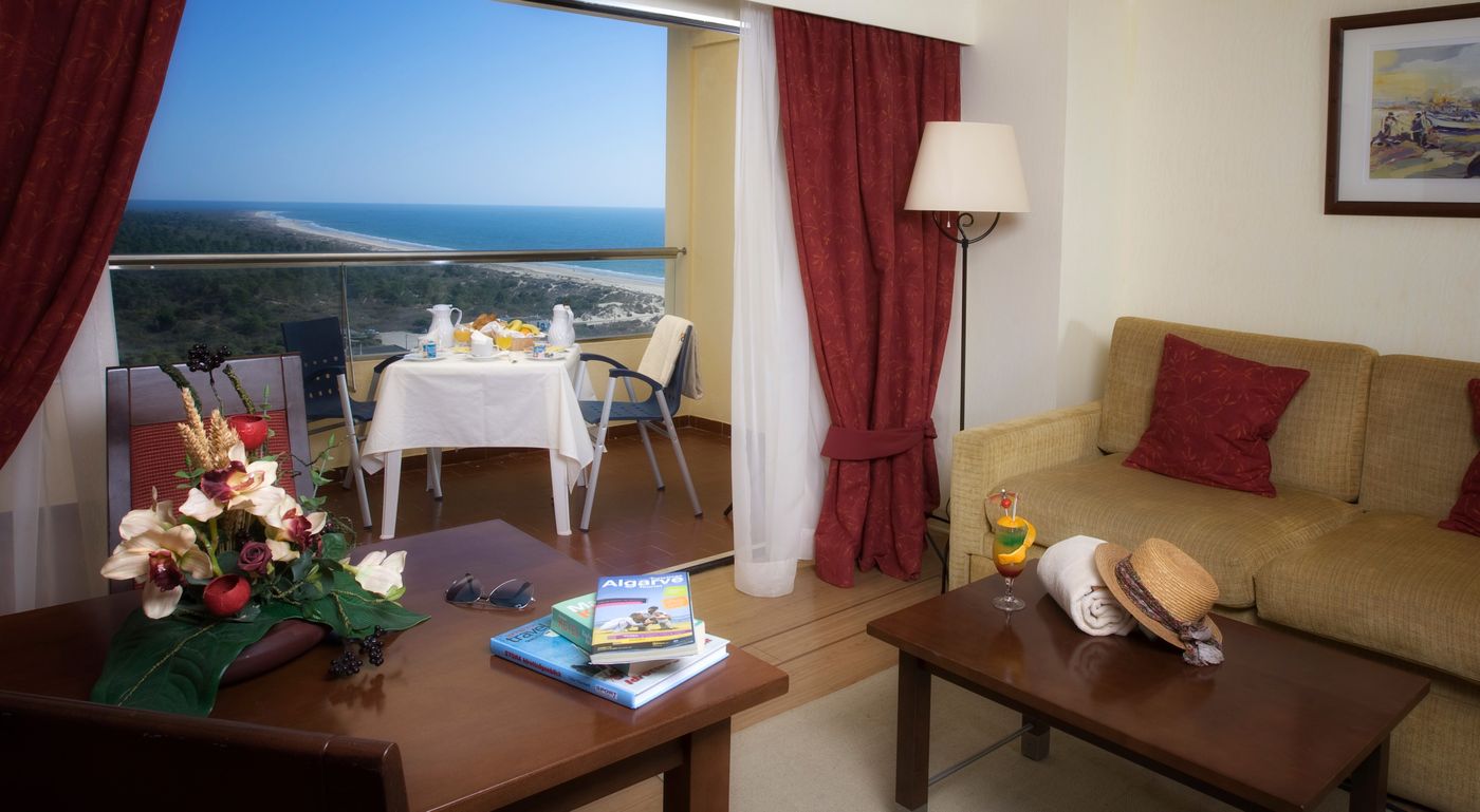 Yellow-Praia-Monte-Gordo-Hotel-Room-10
