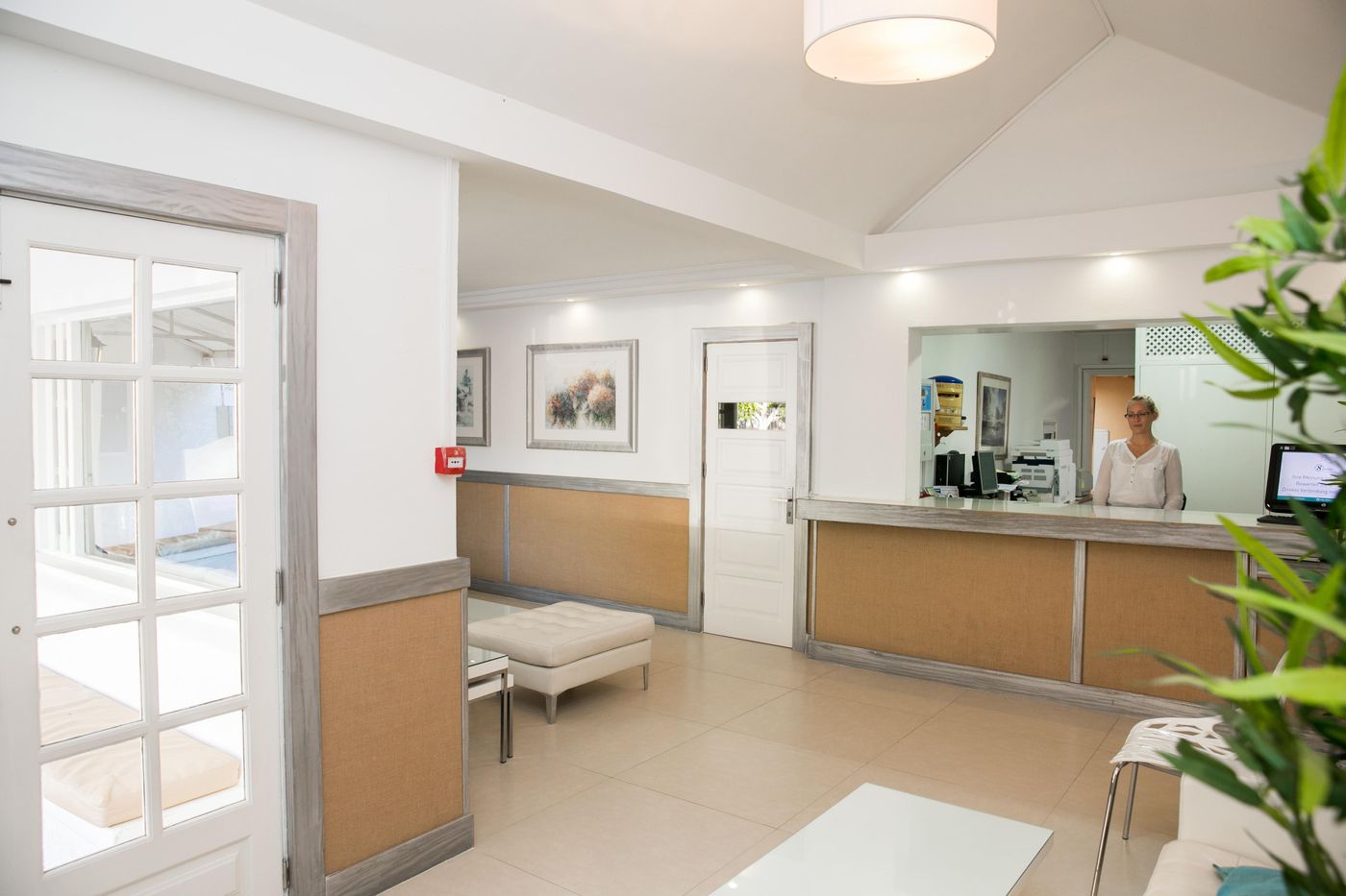 Apartamentos-LIVVO-Las-Gaviotas-Lobby-61