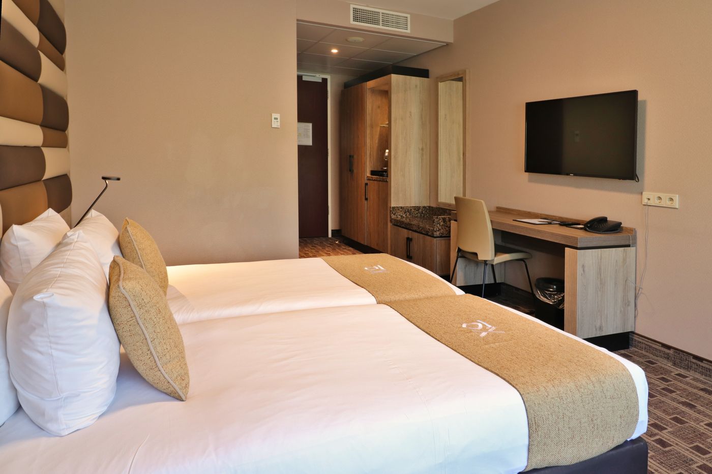 XO-HOTELS-Blue-Square-Room-19