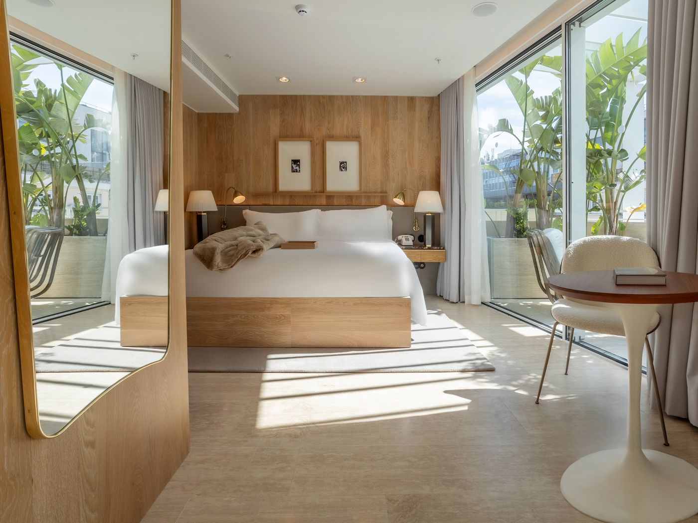 Browns-Avenue-Hotel-Room-11