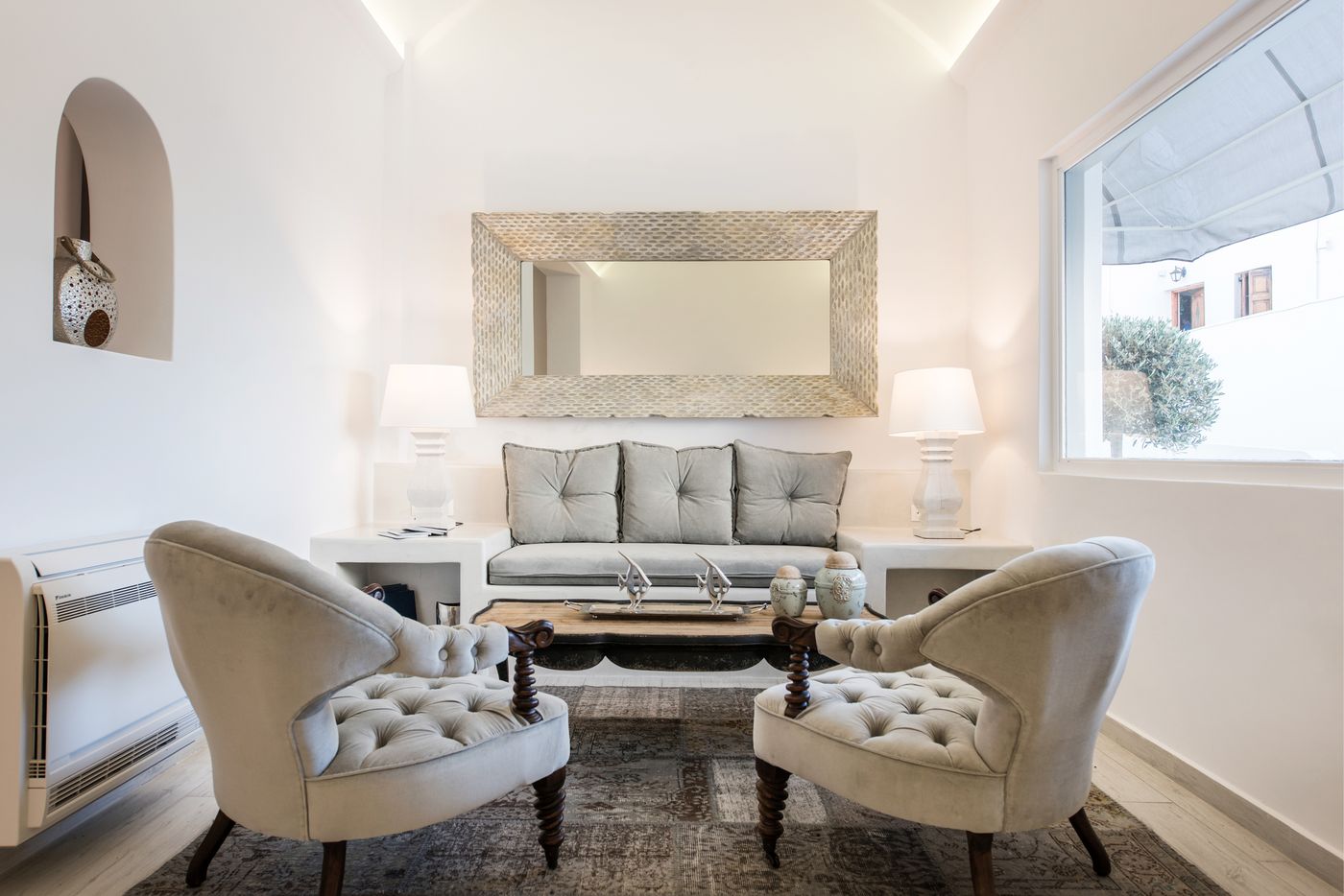 Aqua-Luxury-Suites-Lobby-36