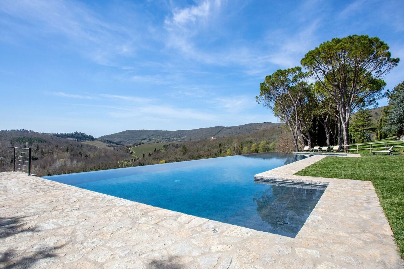 Castello-Di-Spaltenna-Pool-57