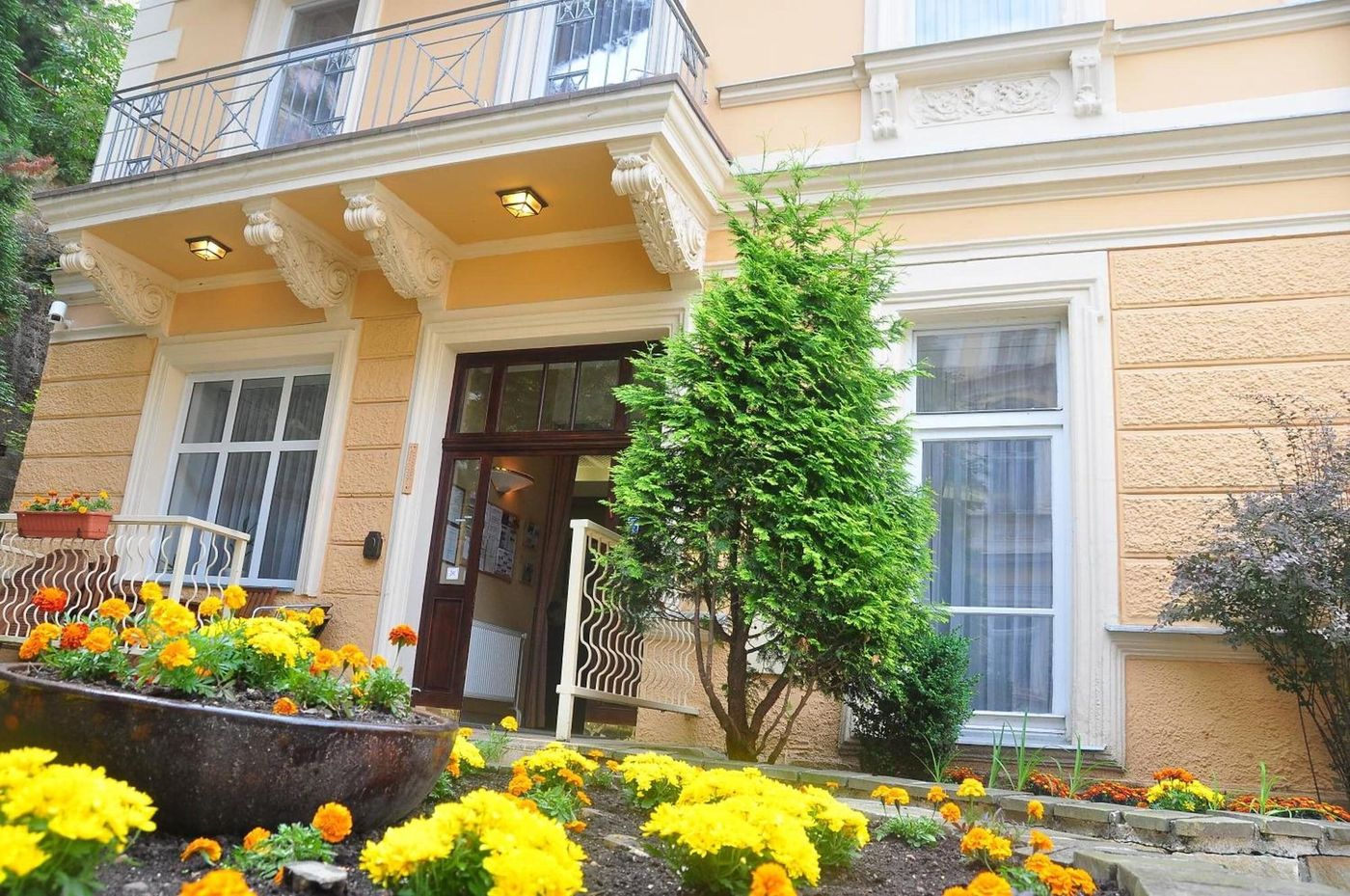 Spa Hotel Lauretta-Czech Republic-KARLOVY VARY-General view-2