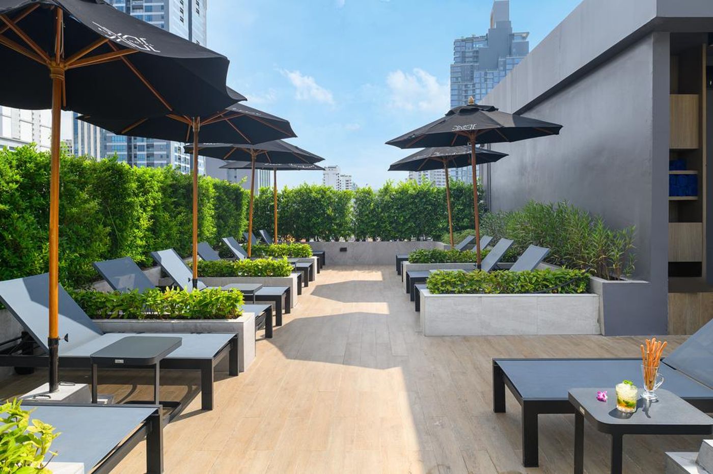 Eleven-Hotel-Bangkok-Terrace-24