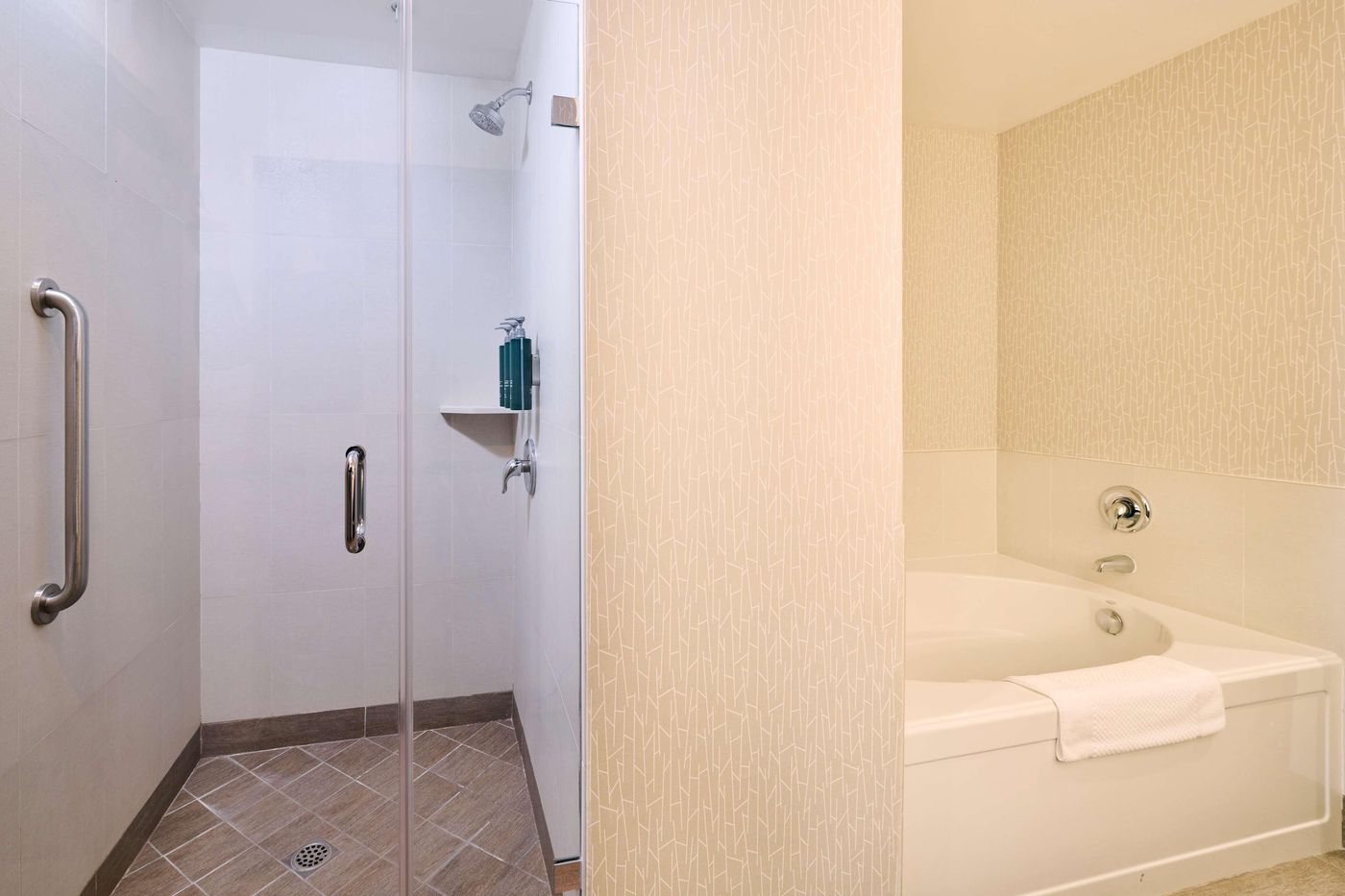 Doubletree-by-Hilton-Buena-Park-Room-38